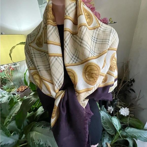 Burberry Prorsum Wool/Silk Blend Scarf. - Picture 13 of 16